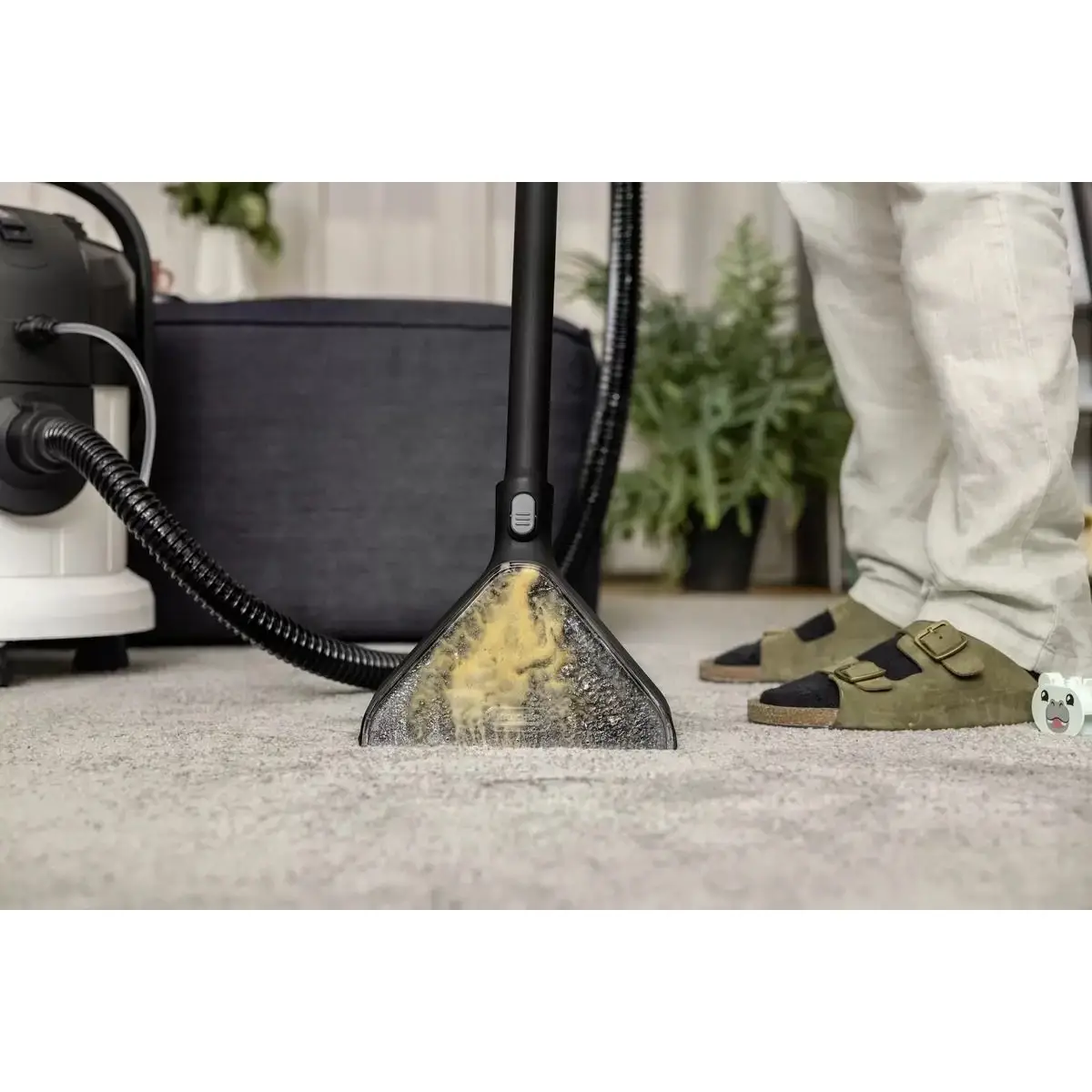 Karcher SE 4 Select Corded Carpet Vacuum Cleaner, 1.081-153.0 (1000 W)
