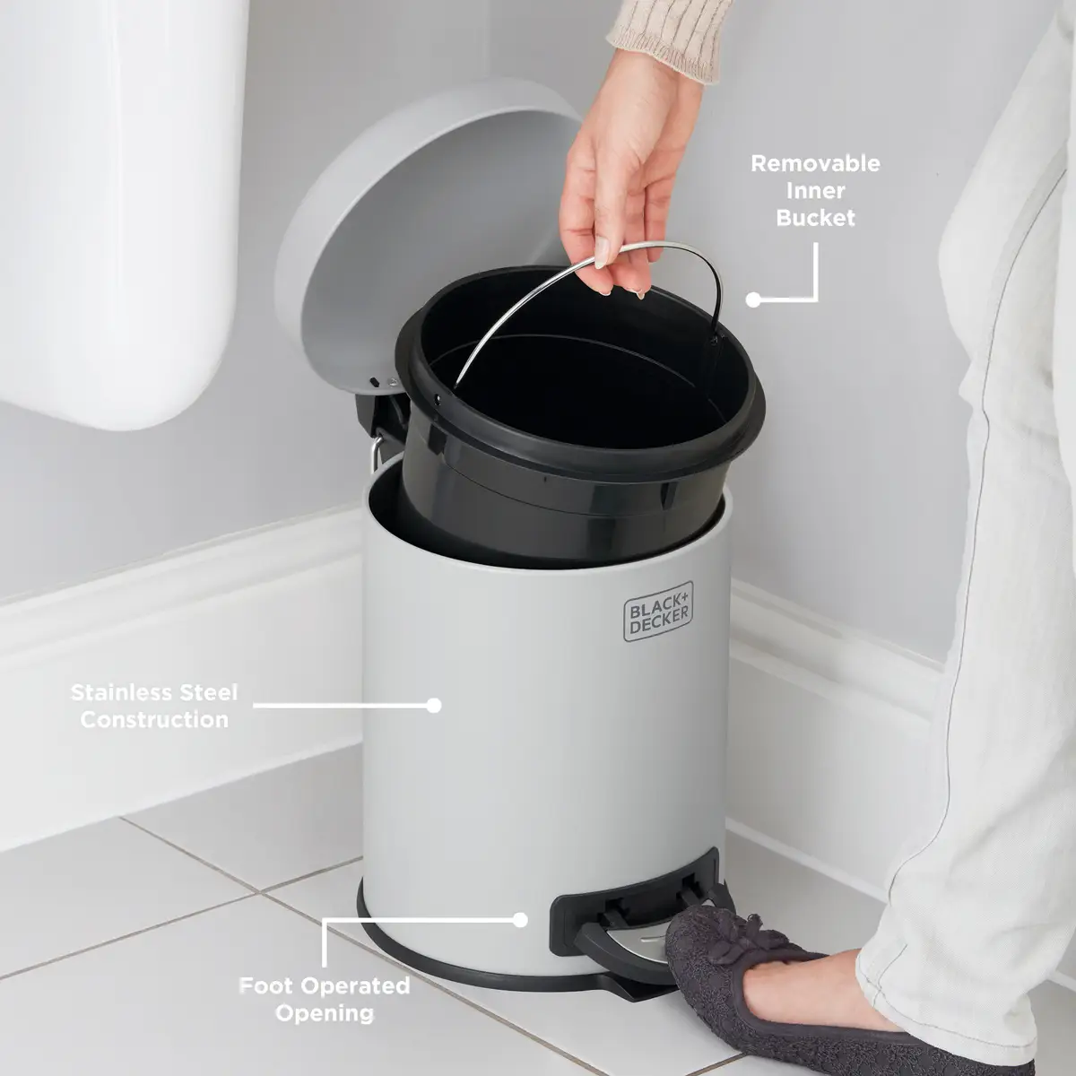 Black+Decker Dome Lid Pedal Bin (24.5 x 24.5 x 32 cm, 5 L, Grey)